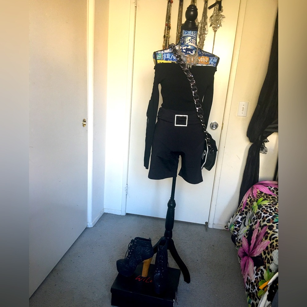 Sexy high-waisted black spandex shorts w/built in rhinestone belt